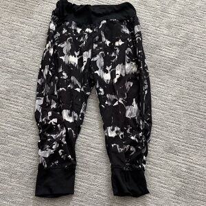 Zella Black & White Patterned Cropped Jogger Bottoms